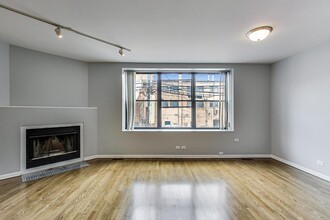 2343 N Greenview Ave in Chicago, IL - Building Photo - Building Photo