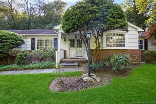 2180 Cross Hwy in Fairfield, CT - Building Photo