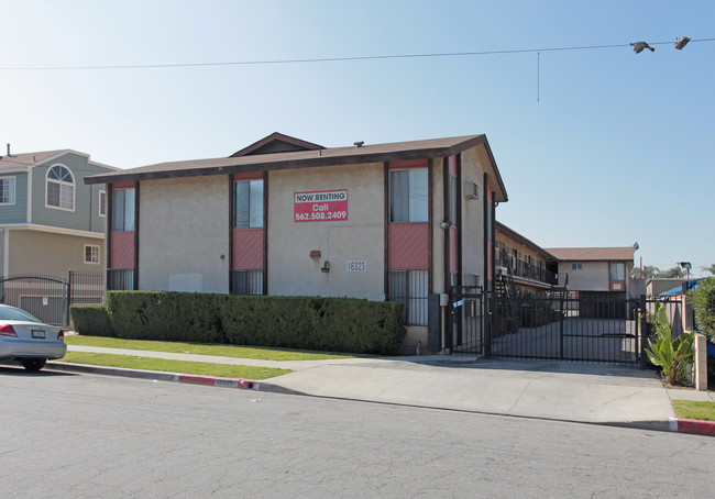 Cornuta Apartment in Bellflower, CA - Building Photo - Building Photo