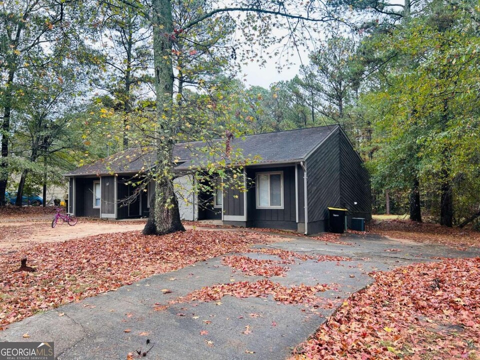 140 Summerwood Dr in Fairburn, GA - Building Photo