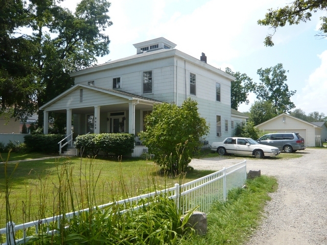 9429 Main St in Hamburg, MI - Foto de edificio - Building Photo