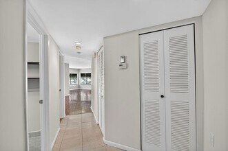 5040 Rose Hill Dr in Boynton Beach, FL - Foto de edificio - Building Photo