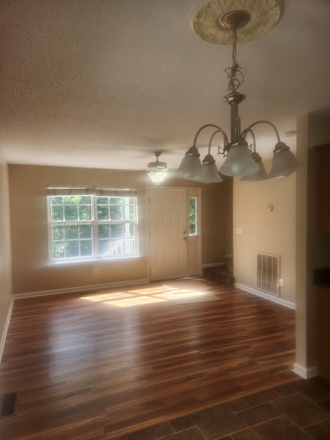 529 Crest Dr SW, Unit Appt4