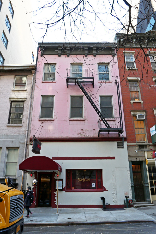 13 E 12th St in New York, NY - Building Photo - Building Photo