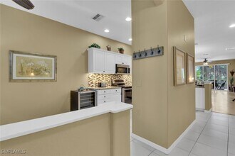 4844 Hampshire Ct in Naples, FL - Foto de edificio - Building Photo