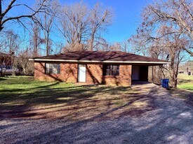155 N Columbia St in Pontotoc, MS - Building Photo