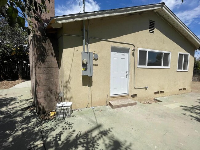 1068 E J St in Ontario, CA - Building Photo - Building Photo