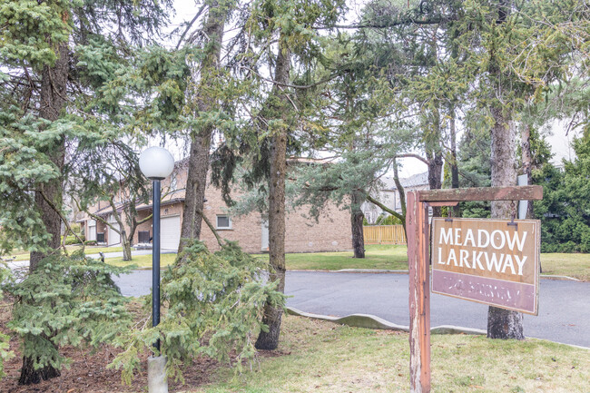 5 Meadow Larkway