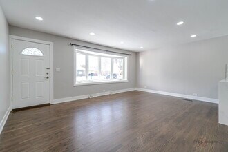 119 S Pine St in Mount Prospect, IL - Building Photo - Building Photo