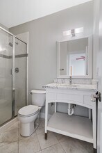 2142 W Addison St in Chicago, IL - Building Photo - Building Photo