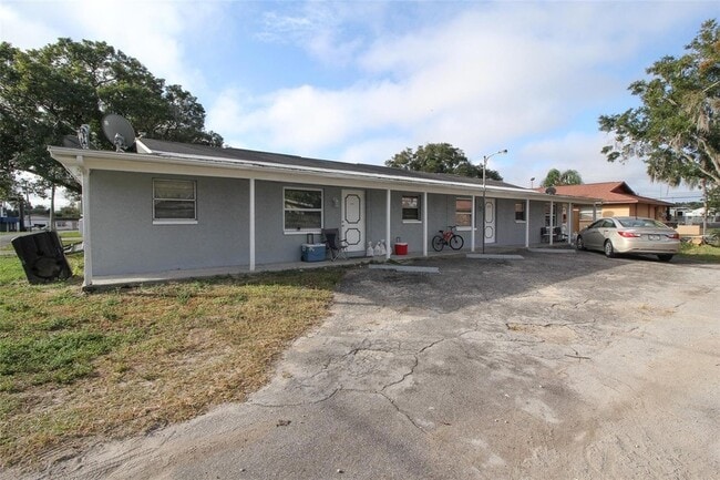 2037 Calusa Trail in Holiday, FL - Building Photo - Building Photo