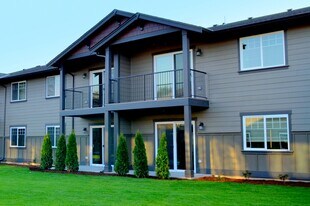 Cascade Village Apartments in Burlington, WA - Building Photo