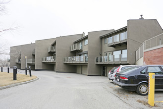 3315 Rideau Pl SW in Calgary, AB - Building Photo - Building Photo