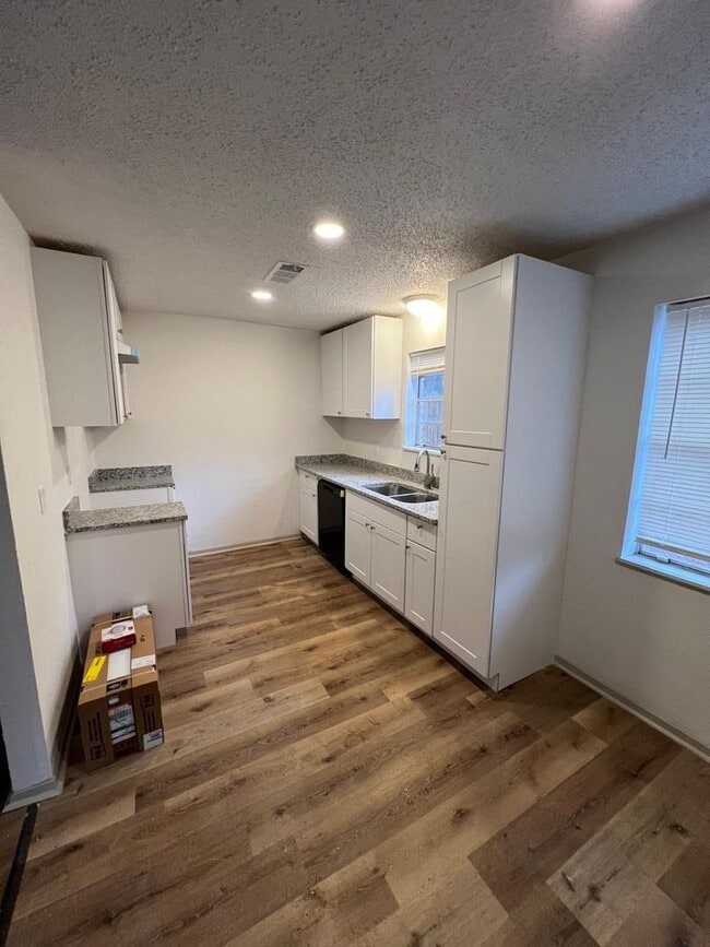 property at 607 Waggoner St