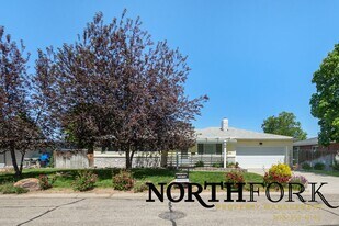 6730 Fernwood Dr in Boise, ID - Building Photo