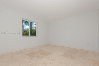 1401 N Bay Cswy, Unit 307 in North Bay Village, FL - Foto de edificio - Building Photo