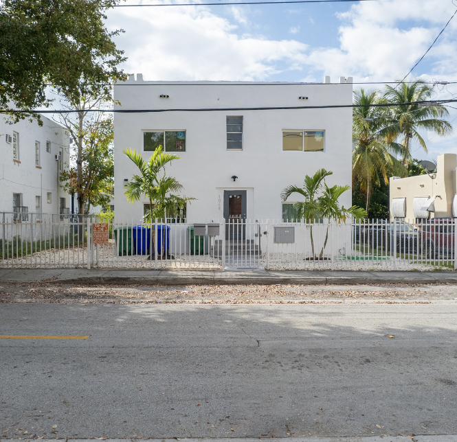 1044 NW 29th Ter in Miami, FL - Building Photo