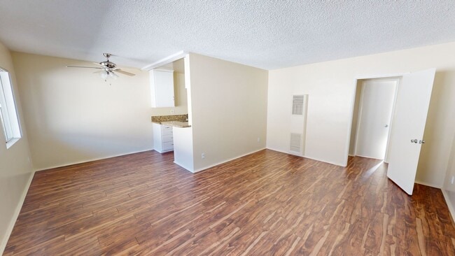 Venice Capri in Inglewood, CA - Building Photo - Interior Photo