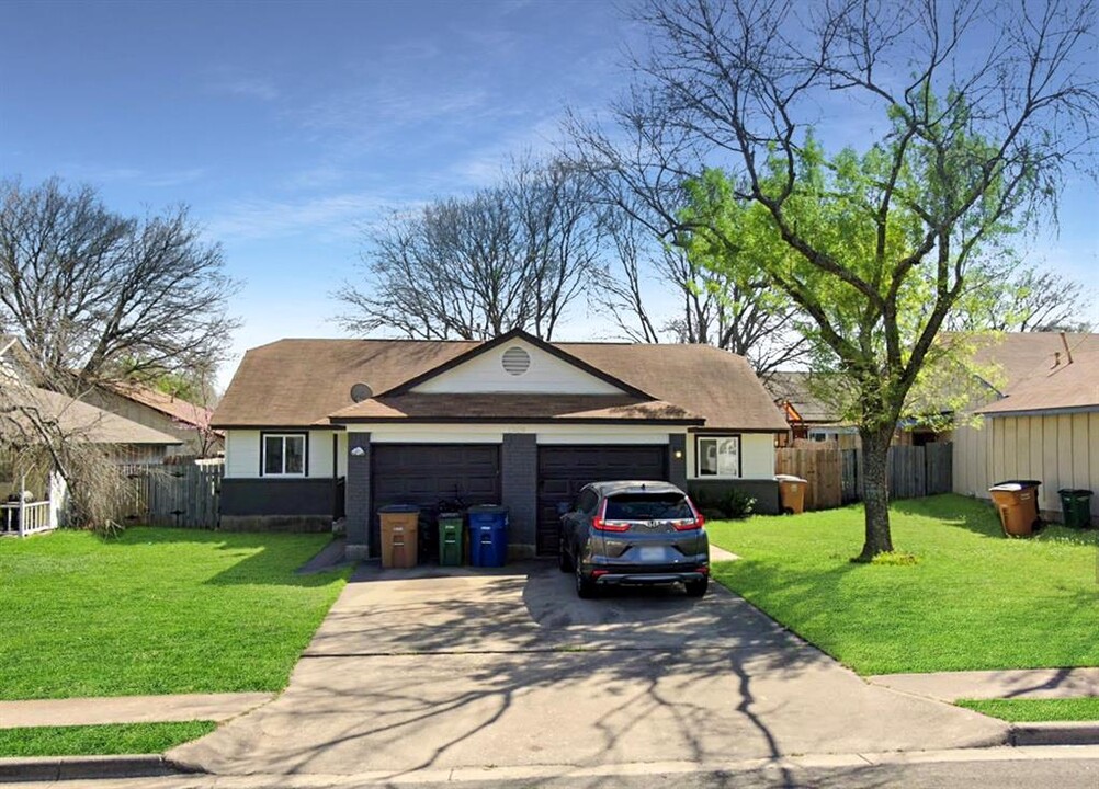 1909 Gracy Farms Ln in Austin, TX - Building Photo