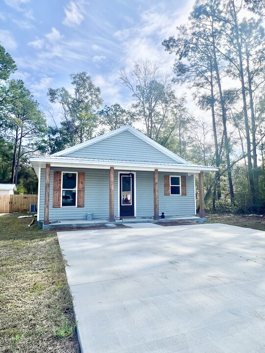 31 L M St in Crawfordville, FL - Building Photo