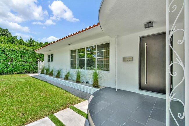 10610 NE 11th Ct in Miami Shores, FL - Building Photo - Building Photo