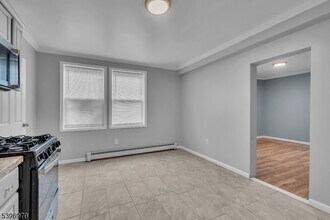 537 Scotland Rd in Orange, NJ - Building Photo - Building Photo