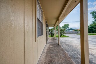 8430 Round Rock Dr in Houston, TX - Building Photo - Building Photo