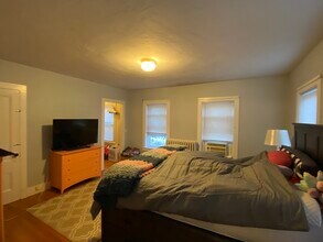 19 Esty St in Ashland, MA - Foto de edificio - Building Photo