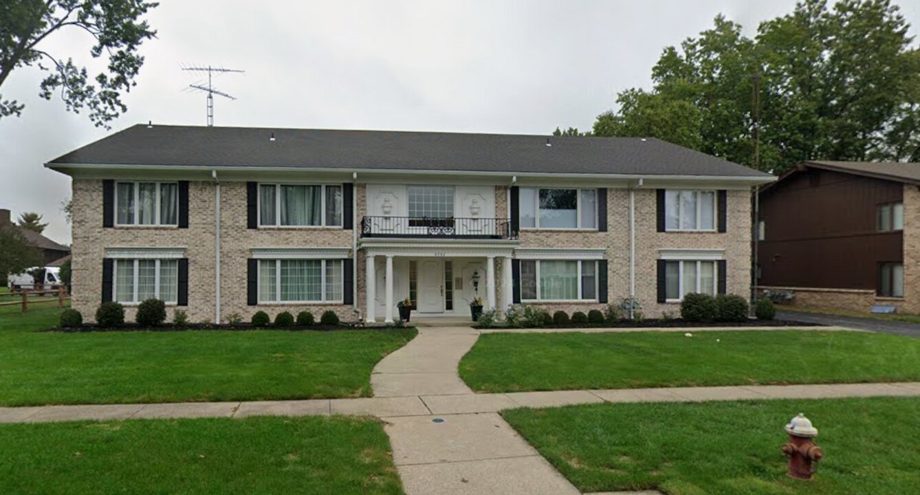 6562 Woodhall Dr in Sylvania, OH - Building Photo