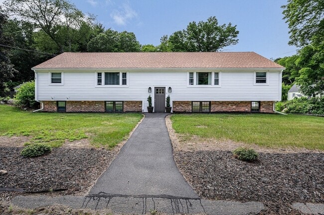 property at 7 Washington St