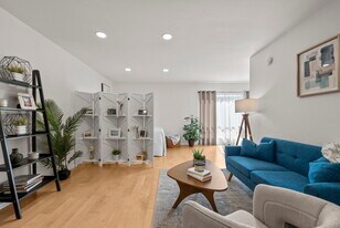 1735 N Fuller Ave, Unit 1735 Fuller #425 in Los Angeles, CA - Building Photo