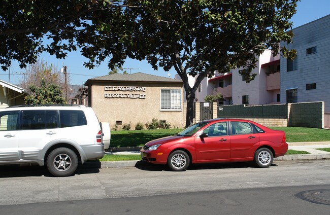 127 E Palmer Ave in Glendale, CA - Foto de edificio - Building Photo