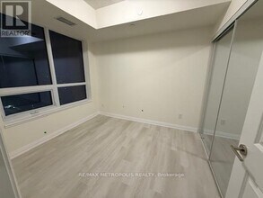3260 Sheppard Ave E in Toronto, ON - Building Photo - Building Photo