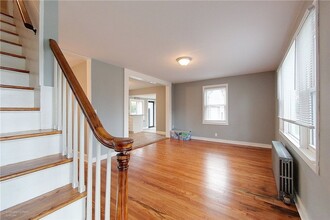 11 Massachusetts Ave in Warwick, RI - Building Photo - Building Photo
