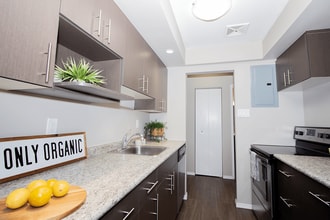 2331 Pembina Highway in Winnipeg, MB - Building Photo - Building Photo