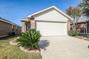 9013 Sun Haven Way in Fort Worth, TX - Building Photo