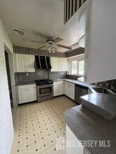 4 Woodrow Rd in Kendall Park, NJ - Building Photo - Building Photo