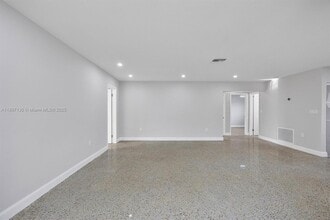 3820 SW 92nd Ave in Miami, FL - Building Photo - Building Photo