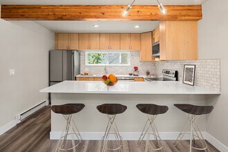 3005 127th Plz SE, Unit B-21 in Bellevue, WA - Building Photo - Building Photo