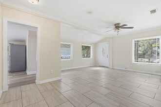 1031 James Ave S in St. Petersburg, FL - Foto de edificio - Building Photo