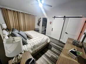 1268 NW 52nd Way in Deerfield Beach, FL - Foto de edificio - Building Photo