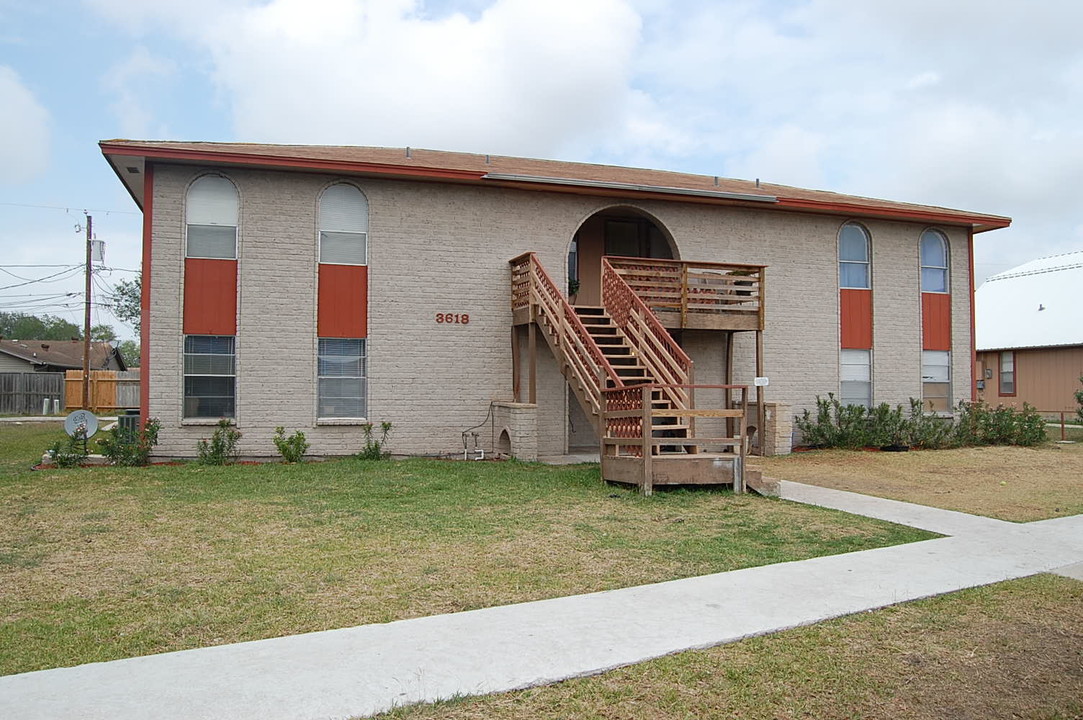 3618 Crestbrook Ct in Corpus Christi, TX - Foto de edificio