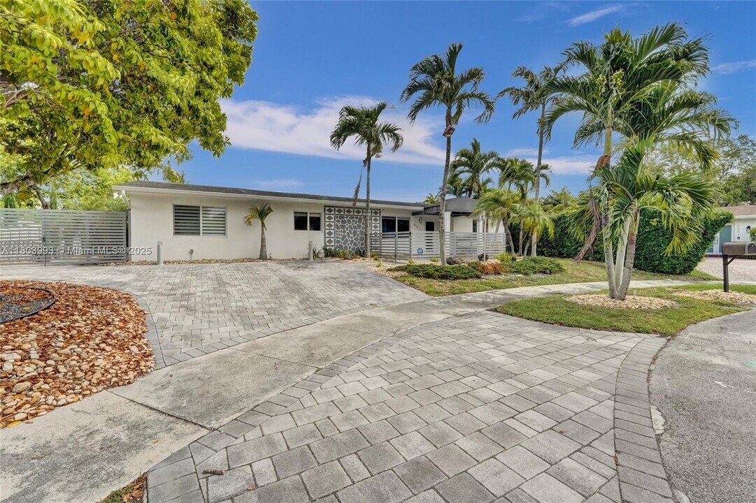 9511 SW 79th St in Miami, FL - Building Photo