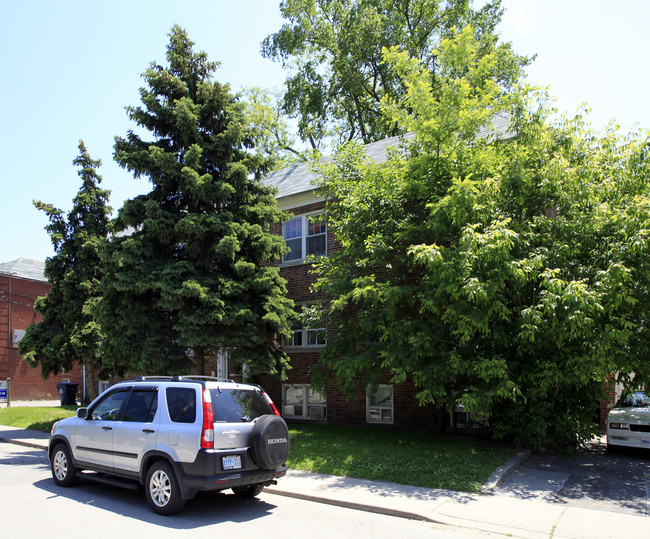 5 Fernwood Gdns in Toronto, ON - Building Photo - Building Photo