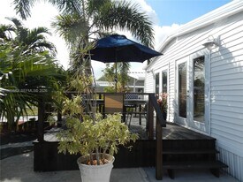 2461 SW 50th St in Fort Lauderdale, FL - Building Photo