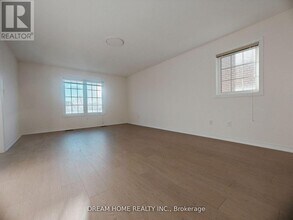 10587 Woodbine Ave in Gormley, ON - Building Photo - Building Photo