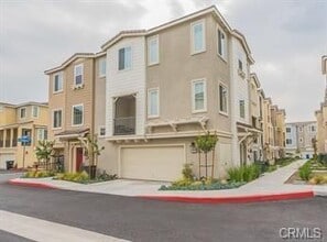 831 Sunburst Wy in Pomona, CA - Building Photo - Building Photo