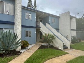 1561 NE 12th Terrace in Jensen Beach, FL - Building Photo