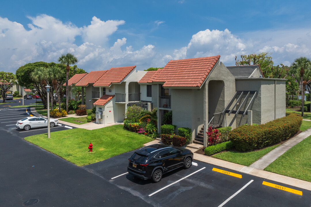 Fairway Park Condos in Boynton Beach, FL - Foto de edificio