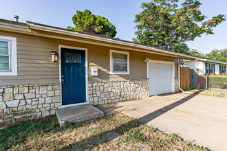 4401 32nd St in Lubbock, TX - Foto de edificio - Building Photo